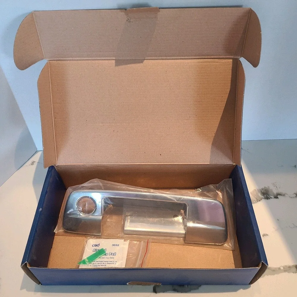 Putco 400504‎ Tailgate Handle Cover